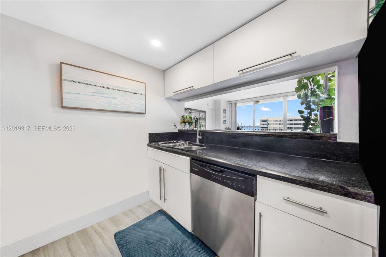 7601 E Treasure Dr , Unit 923, North Bay Village, FL 33141 Photo