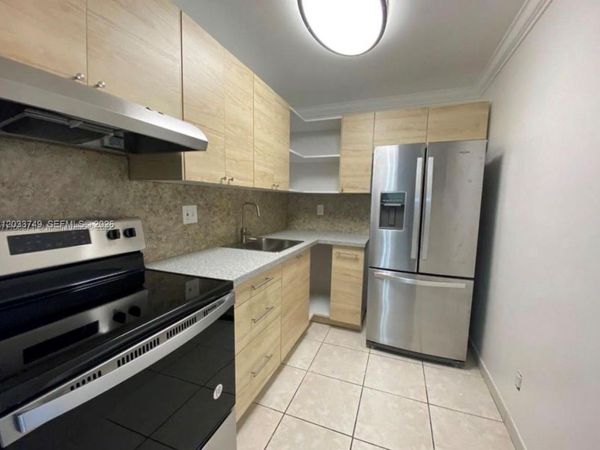 8421 NW 8th St , Unit 203, Miami, FL 33126