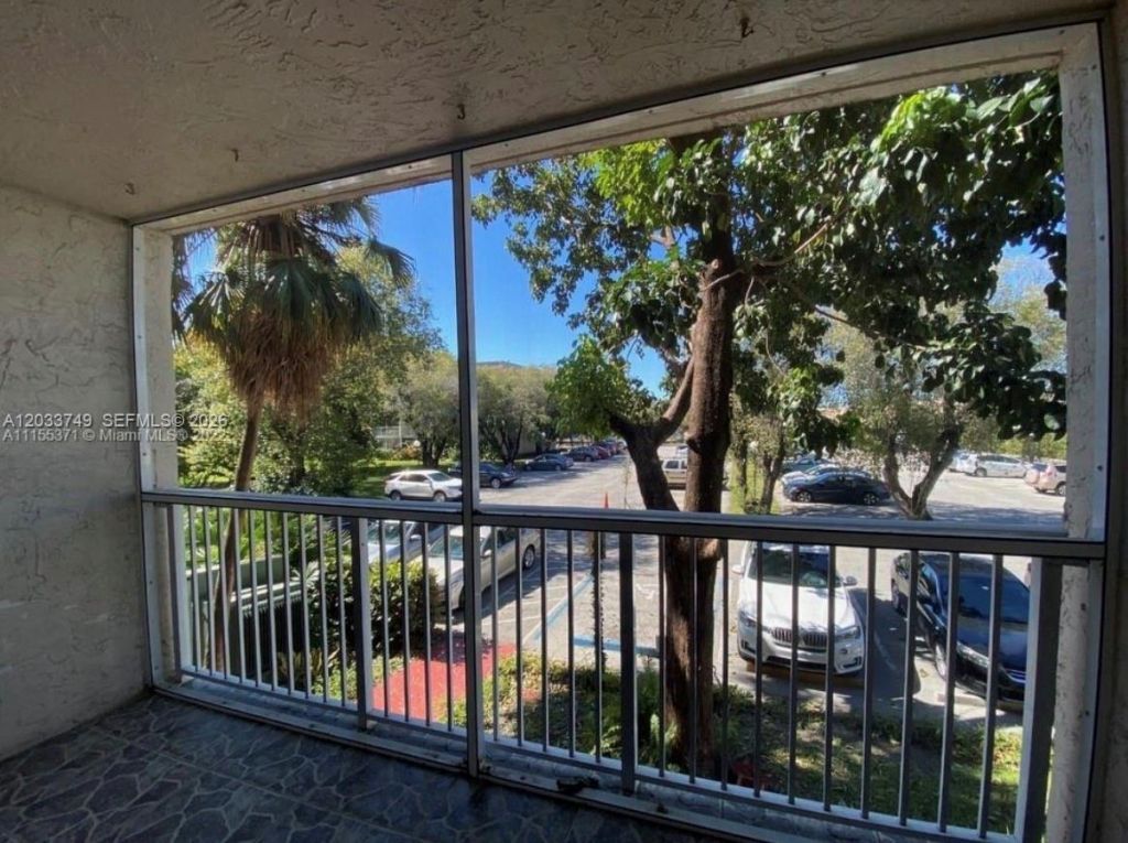 8421 NW 8th St , Unit 203, Miami, FL 33126 Photo