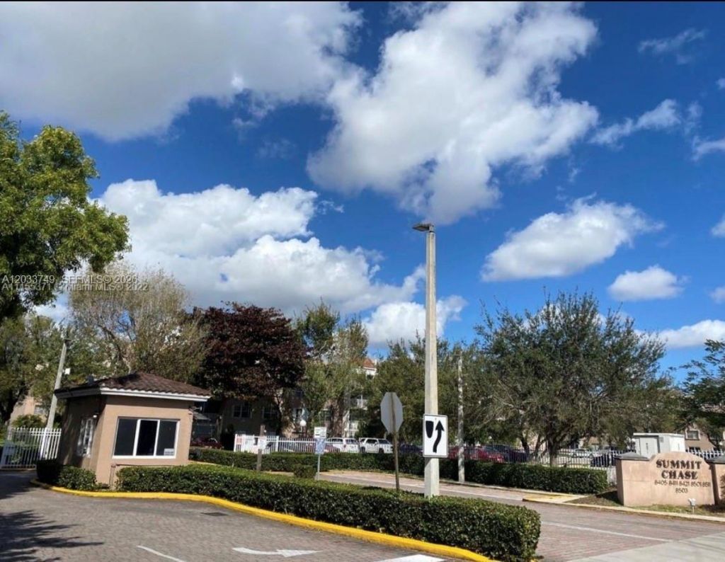 8421 NW 8th St , Unit 203, Miami, FL 33126 Photo