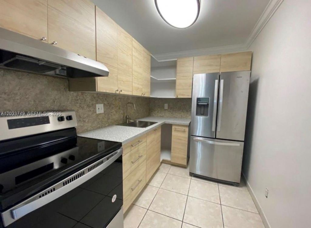 8421 NW 8th St, Unit 203, Miami, FL 33126 Photo
