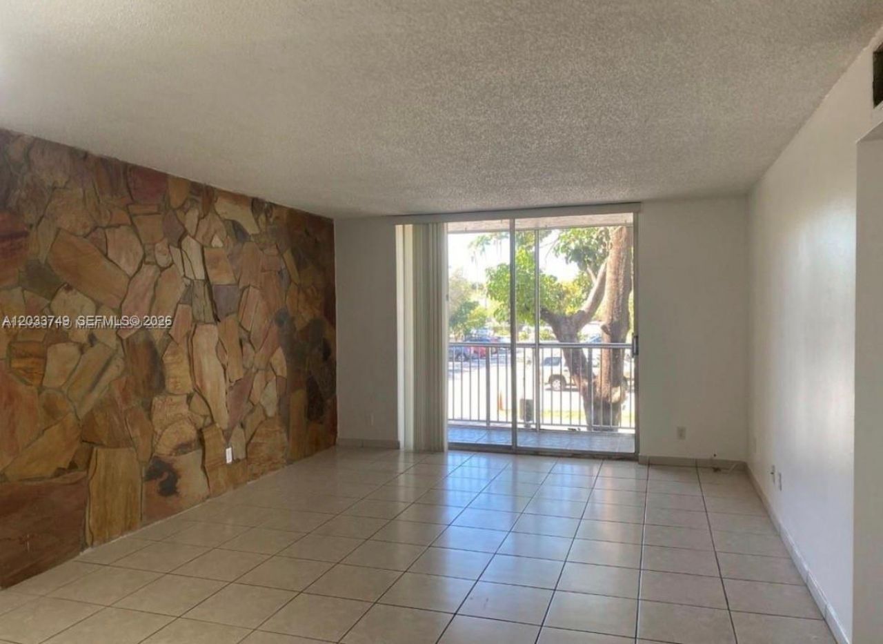 8421 NW 8th St , Unit 203, Miami, FL 33126 Photo