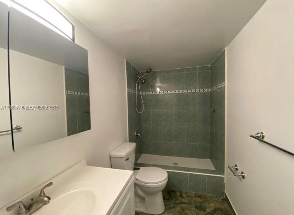 8421 NW 8th St , Unit 203, Miami, FL 33126 Photo
