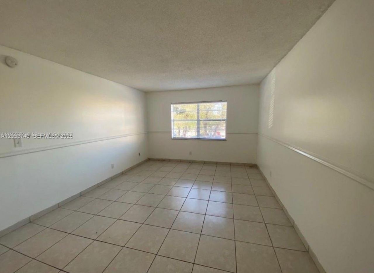 8421 NW 8th St , Unit 203, Miami, FL 33126 Photo