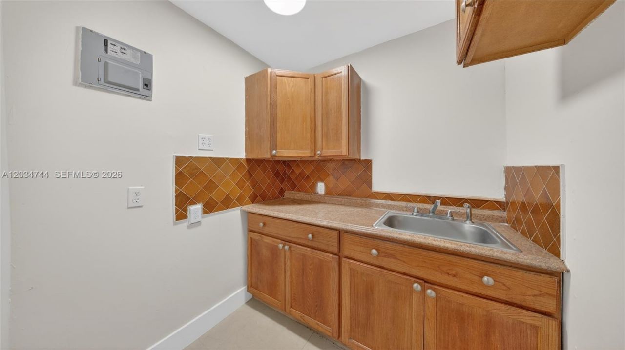 8200 NW 34th Ave, Miami, FL 33147 Photo