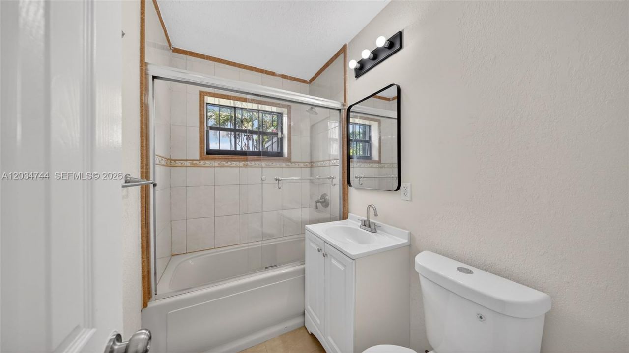 8200 NW 34th Ave , Miami, FL 33147 Photo