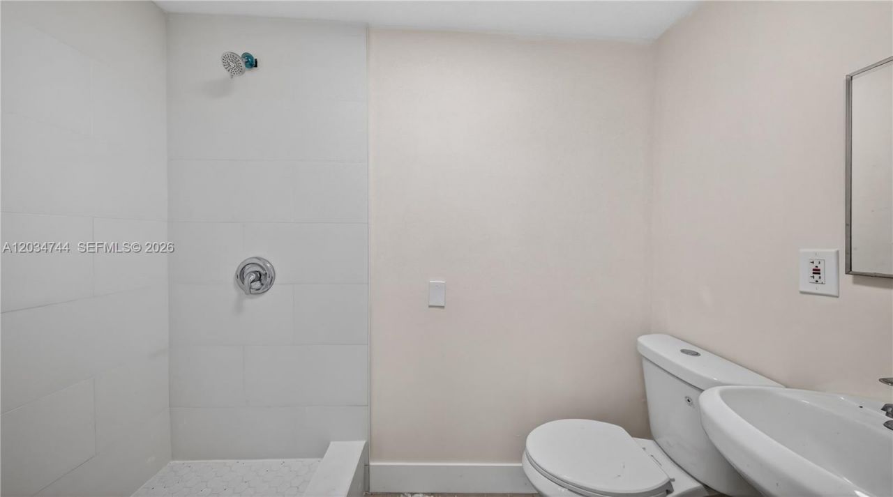 8200 NW 34th Ave, Miami, FL 33147 Photo