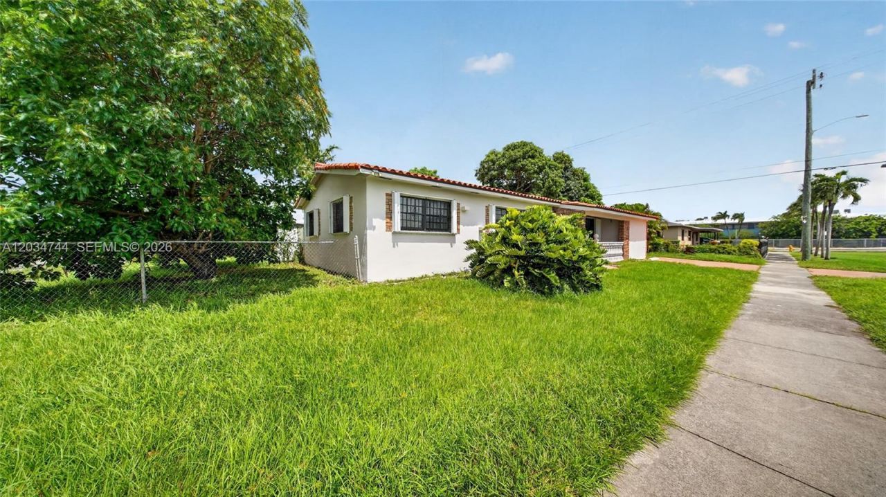 8200 NW 34th Ave, Miami, FL 33147 Photo