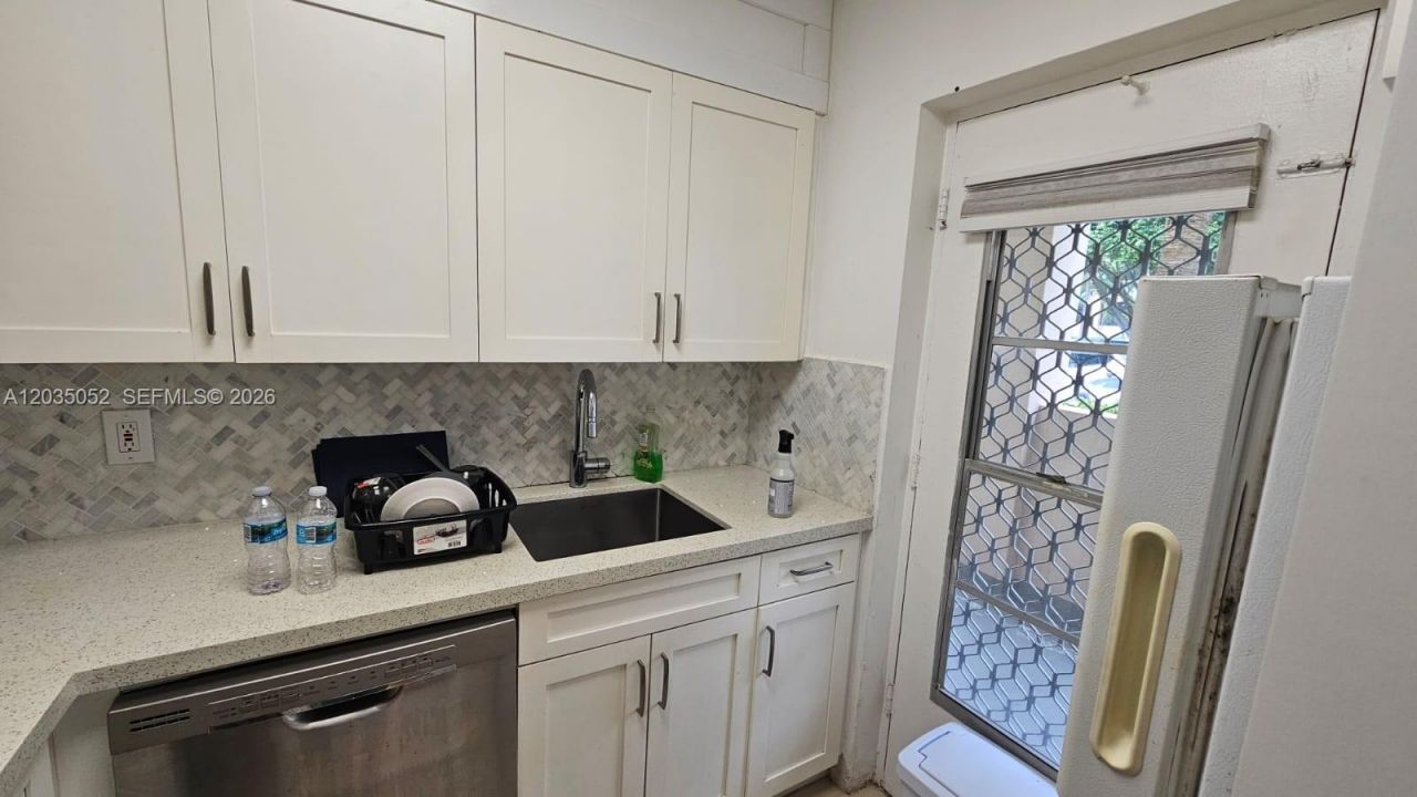 220 Kings Point Dr , Unit 105, Sunny Isles Beach, FL 33160 Photo