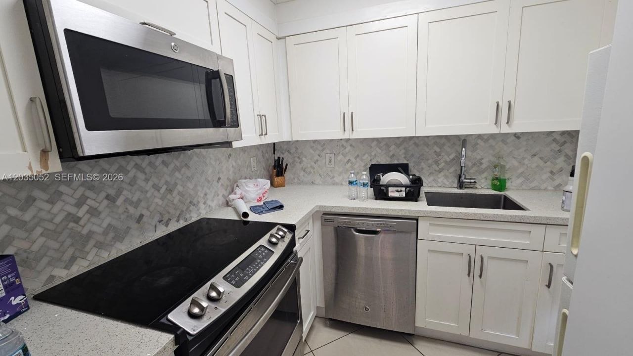 220 Kings Point Dr , Unit 105, Sunny Isles Beach, FL 33160 Photo