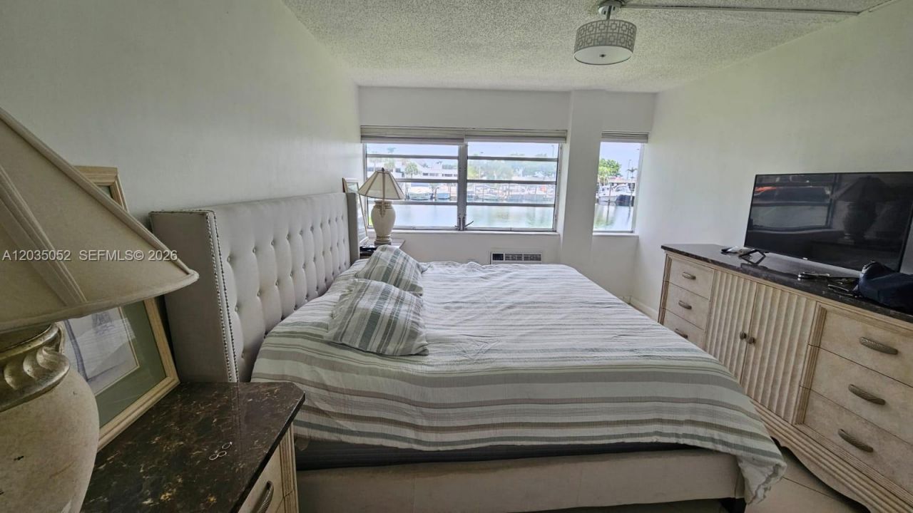 220 Kings Point Dr , Unit 105, Sunny Isles Beach, FL 33160 Photo