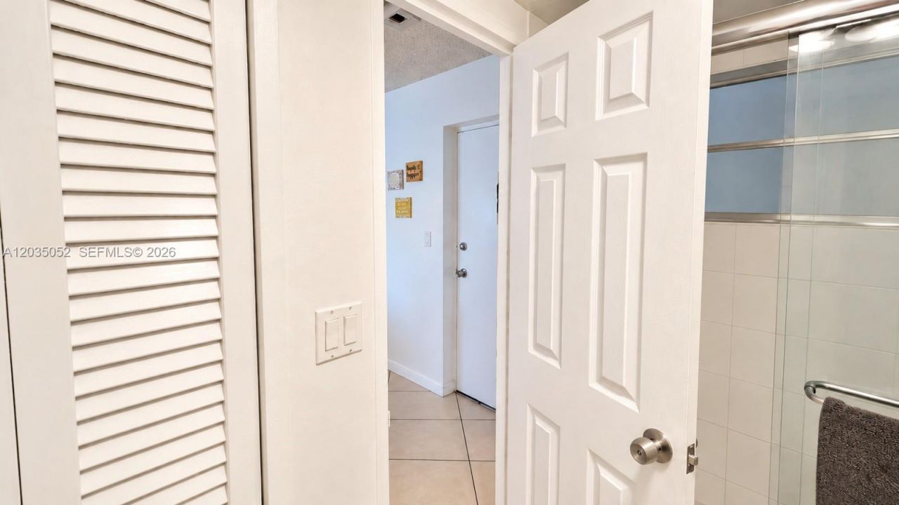220 Kings Point Dr, Unit 105, Sunny Isles Beach, FL 33160 Photo