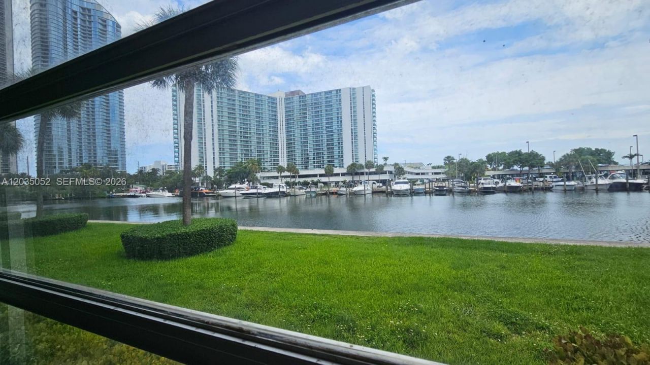 220 Kings Point Dr , Unit 105, Sunny Isles Beach, FL 33160 Photo