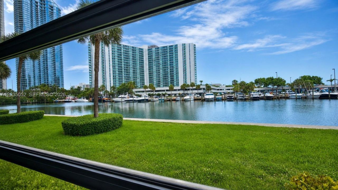 220 Kings Point Dr, Unit 105, Sunny Isles Beach, FL 33160 Photo