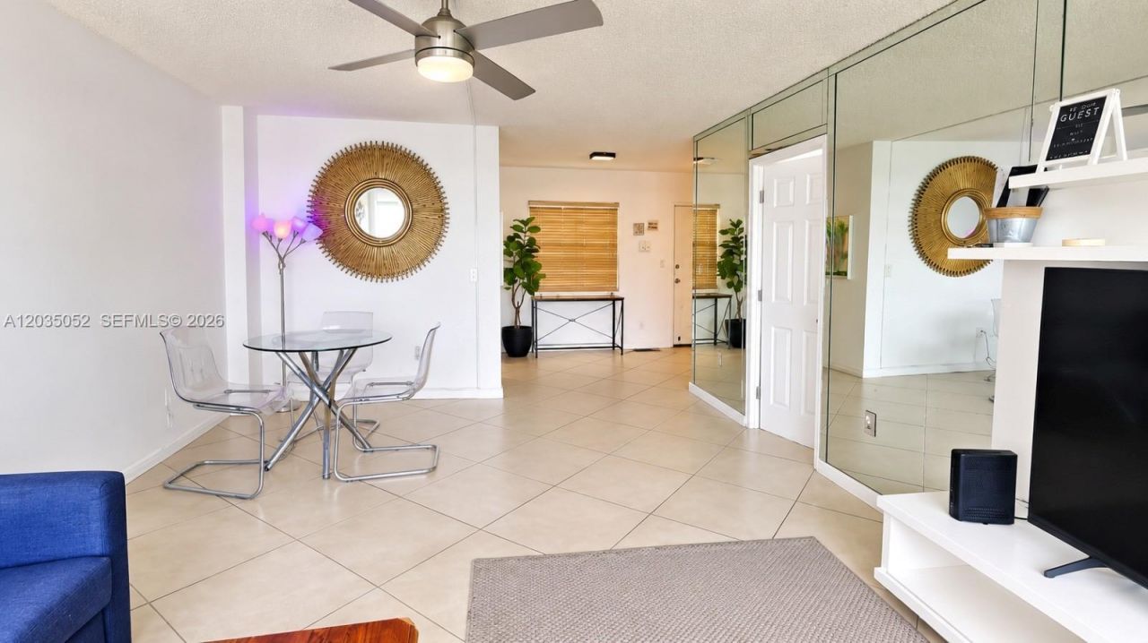 220 Kings Point Dr, Unit 105, Sunny Isles Beach, FL 33160 Photo