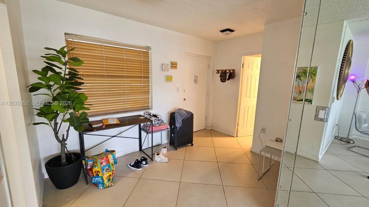 220 Kings Point Dr , Unit 105, Sunny Isles Beach, FL 33160 Photo