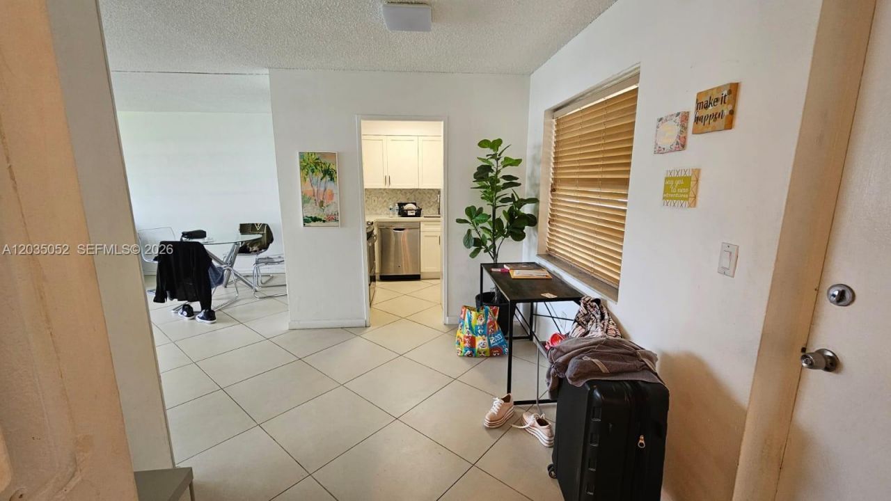 220 Kings Point Dr , Unit 105, Sunny Isles Beach, FL 33160 Photo