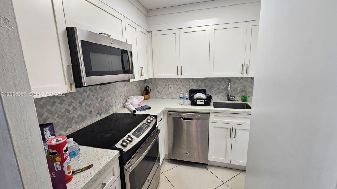 220 Kings Point Dr , Unit 105, Sunny Isles Beach, FL 33160 Photo