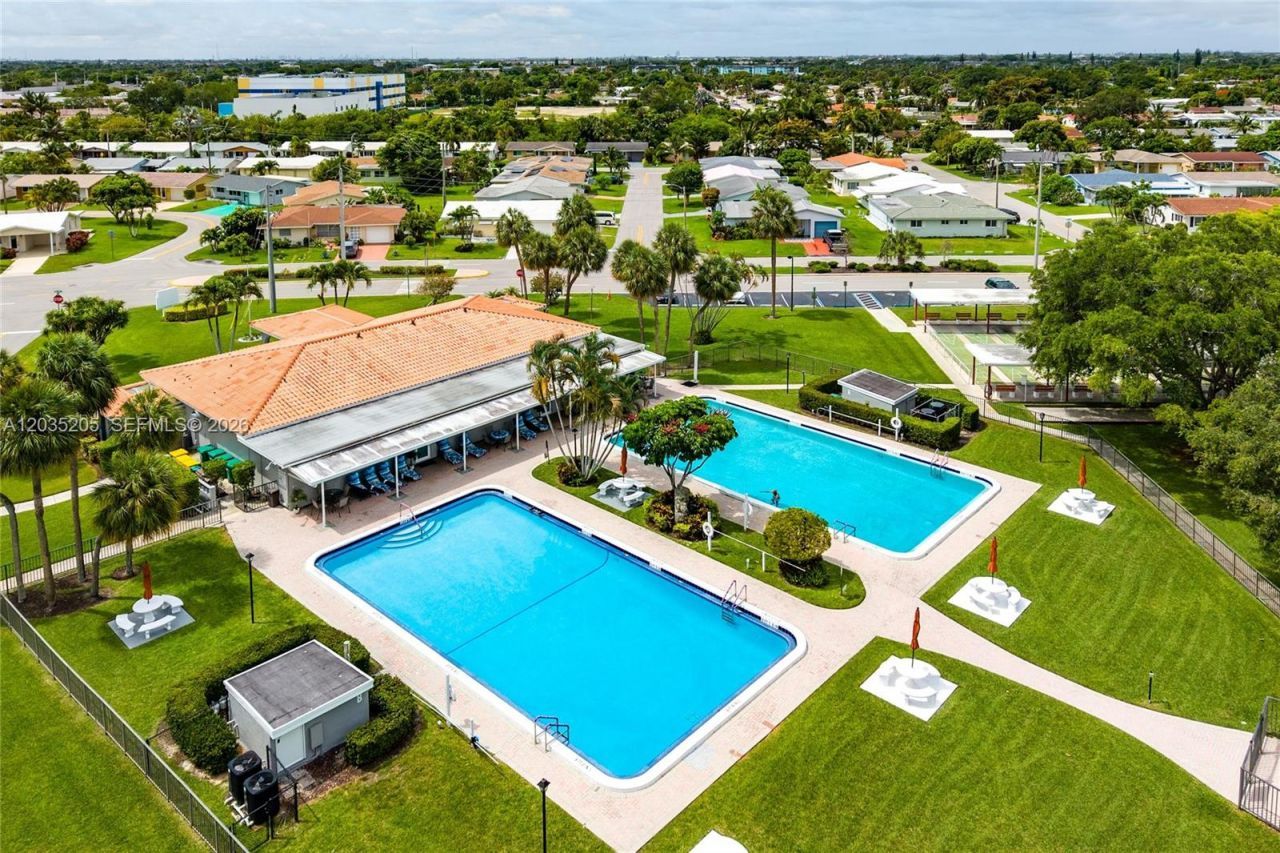 4705 NW 43rd Ave , Tamarac, FL 33319 Photo