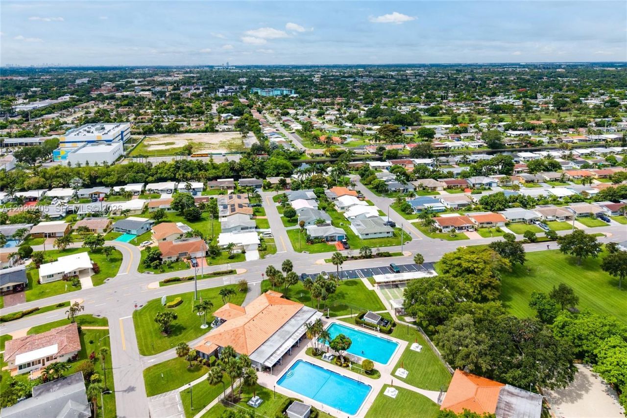 4705 NW 43rd Ave , Tamarac, FL 33319 Photo