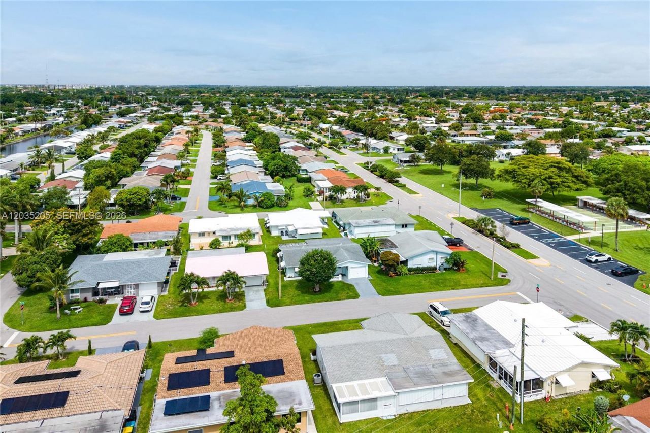 4705 NW 43rd Ave , Tamarac, FL 33319 Photo