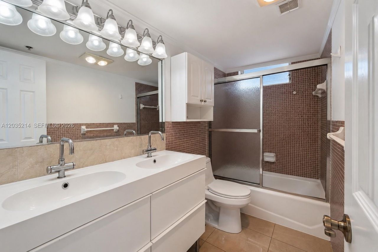 2999 Point East Dr, Unit C301, Aventura, FL 33160 Photo