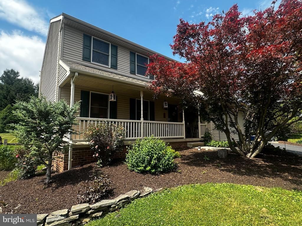 233 Midland Circle, Mount Joy, PA 17552 Main Photo