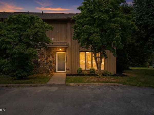 660 Fox Meadow Road, Unit Apt 8, Elizabethton, TN 37643