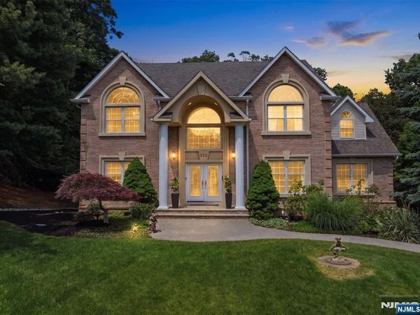 525 Kings Point Trail, FRANKLIN LAKES, NJ 07417