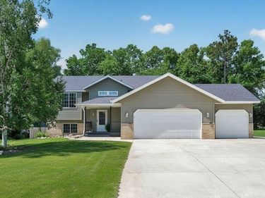 9613 River Forest Drive, Monticello, MN 55362