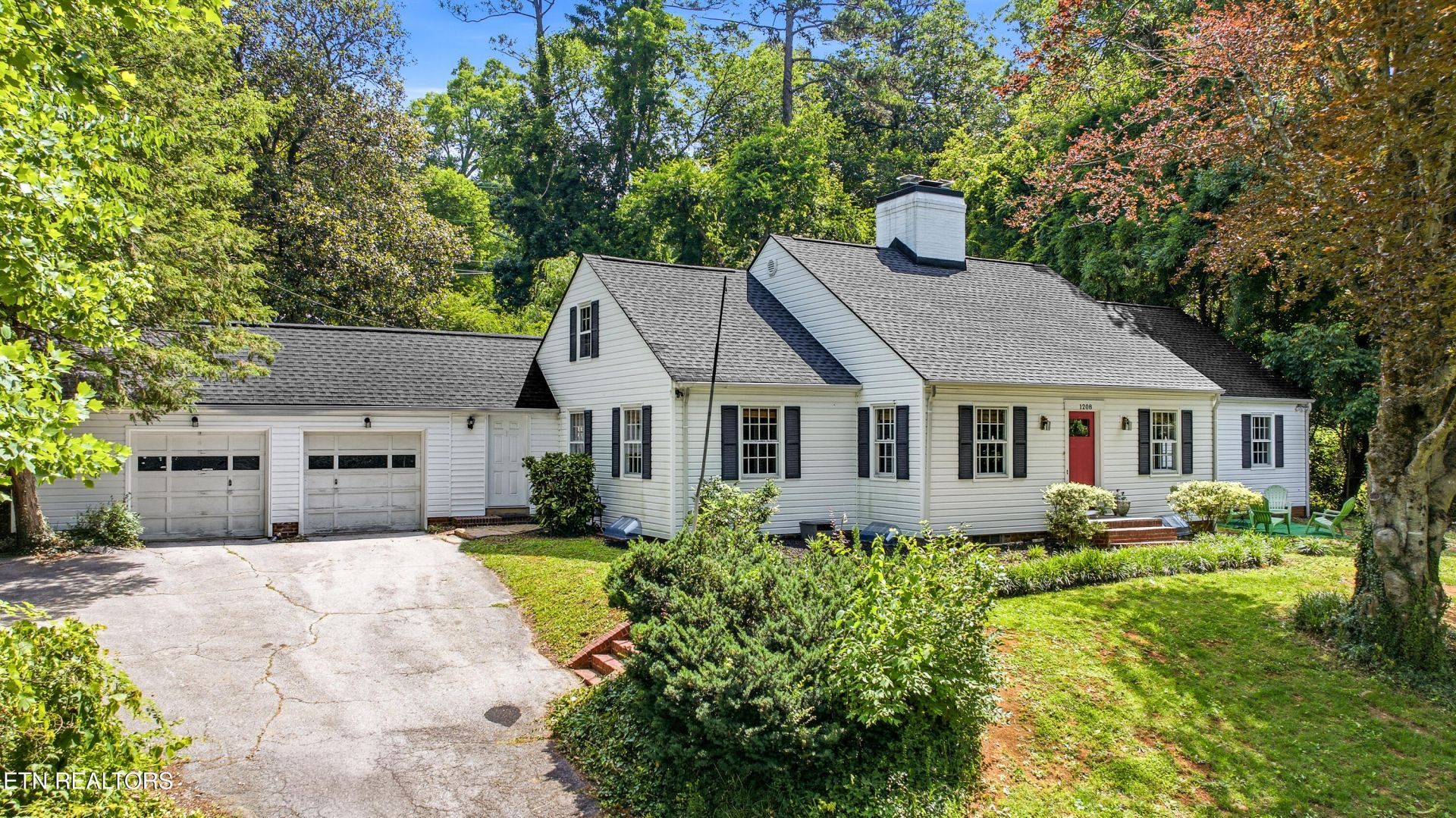 1208 S Chilhowee Drive, Knoxville, TN 37914 Main Photo