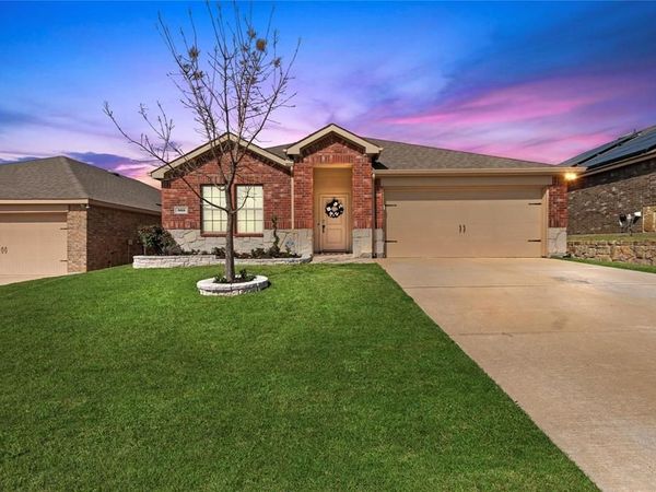 985 Alton Drive , Aubrey, TX 76227