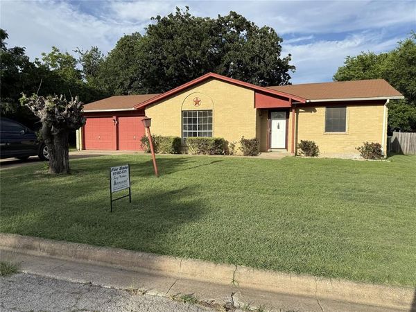 6355 Hanger Park Drive, Forest Hill, TX 76119