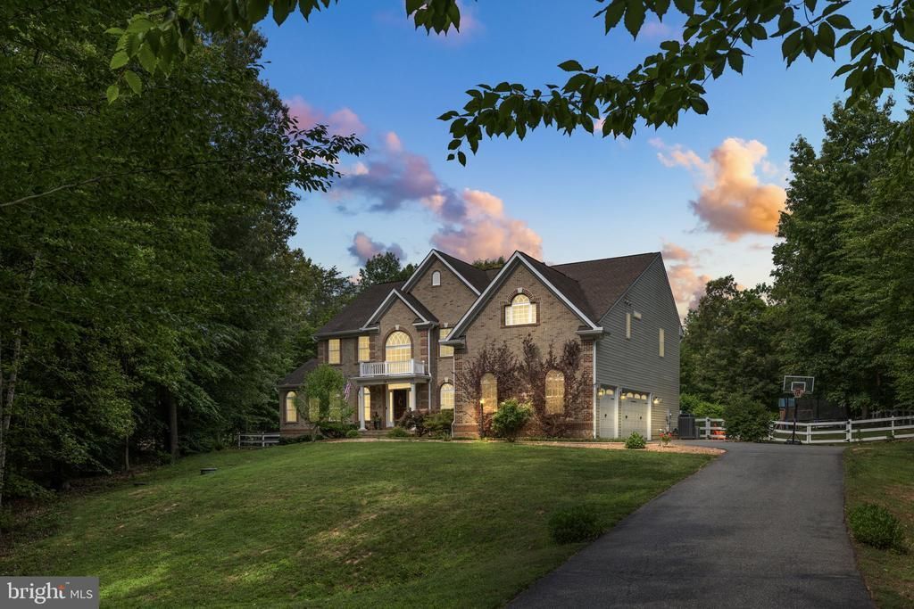 32 Mills Hollow Drive, Fredericksburg, VA 22406 Main Photo