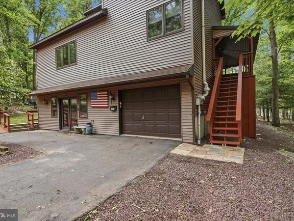 208 OWEGO DRIVE , HAZLETON, PA 18202