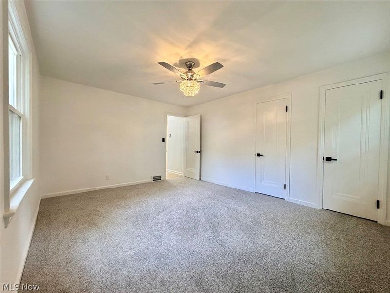 5751 Onaway Oval, Parma, OH 44130 Photo 9