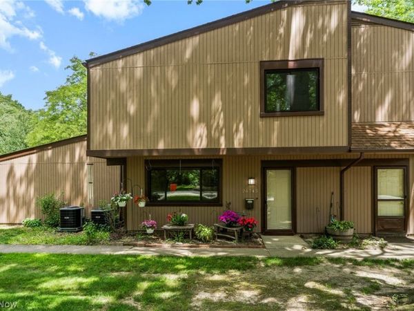 26745 Lake of the Falls Boulevard , Olmsted Falls, OH 44138