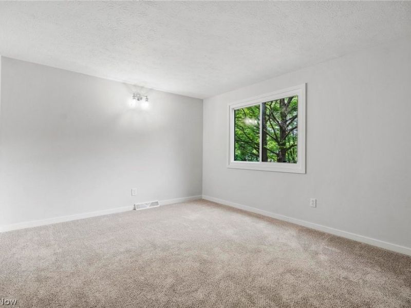 26745 Lake of the Falls Boulevard, Olmsted Falls, OH 44138 Photo 12