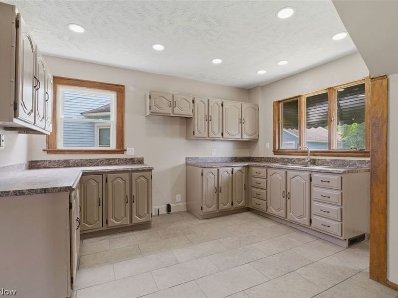 2321 S Arch Avenue S, Alliance, OH 44601 Photo 10