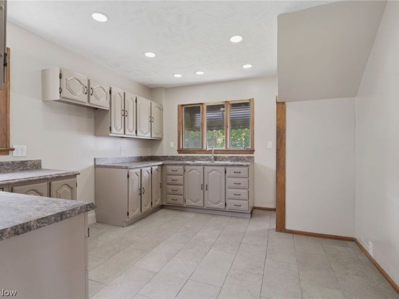 2321 S Arch Avenue S, Alliance, OH 44601 Photo 11