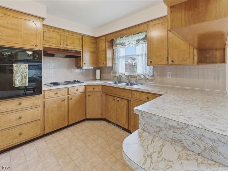1708 Edmar Street , Louisville, OH 44641 Photo 12