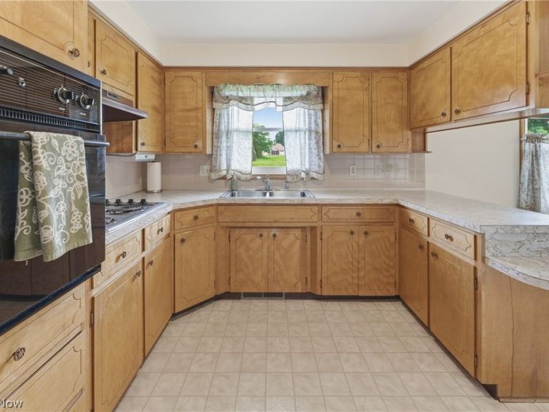 1708 Edmar Street , Louisville, OH 44641 Photo 13