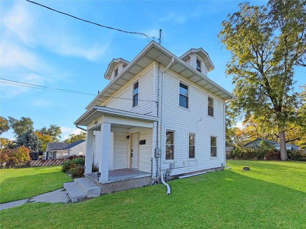 2906 Cambridge Street , Des Moines, IA 50313