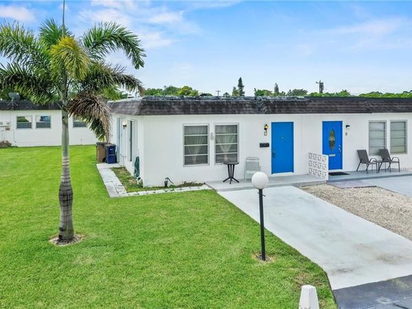 8 Tangerine CT , LEHIGH ACRES, FL 33936