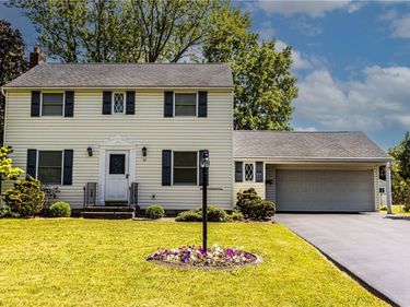 10 Southwick Drive, Webster, NY 14580