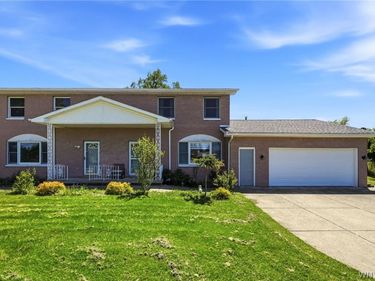 555 Lakeview Avenue, Orchard Park, NY 14127