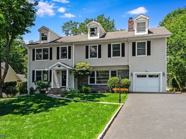 15 Harvey Dr, Summit, NJ 07901