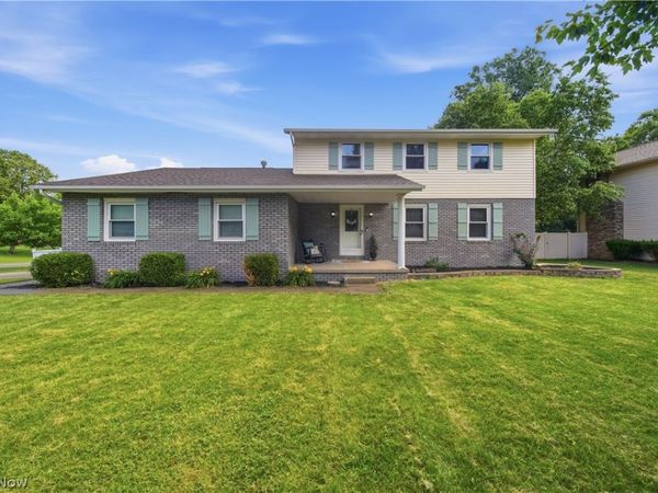 2681 Country Squire Street NW, Uniontown, OH 44685