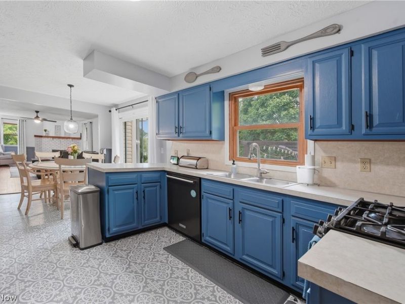 2681 Country Squire Street NW, Uniontown, OH 44685 Photo 10
