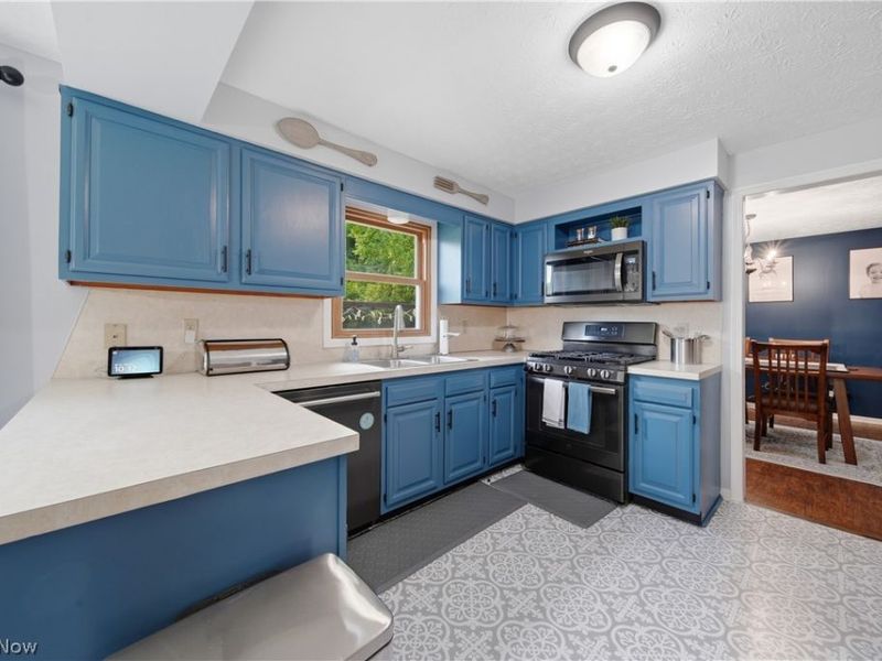 2681 Country Squire Street NW, Uniontown, OH 44685 Photo 9